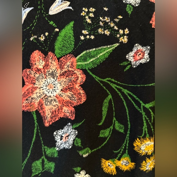 Old Navy -  Floral Mid-Rise Pixie Pant (Size 4) - Picture 4 of 14